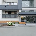 Апартаменти Lumina With Balcony Overlooking The Park
