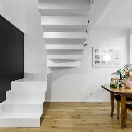 Lumina With Balcony Overlooking The Park Apartment Lodz