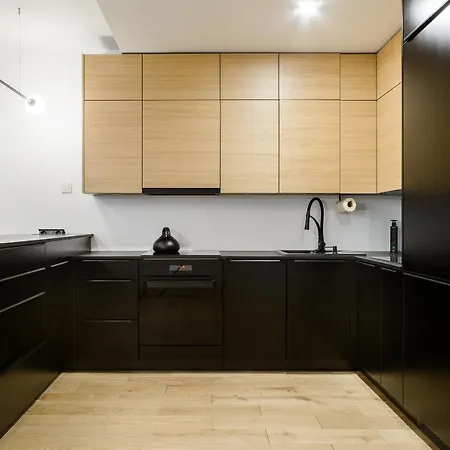 Apartment Lumina With Balcony Overlooking The Park *