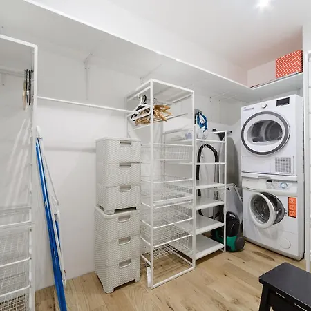 Lumina With Balcony Overlooking The Park Apartament Łódź