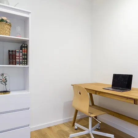 Apartment Lumina With Balcony Overlooking The Park *