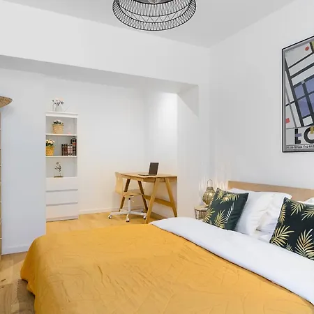 Lumina With Balcony Overlooking The Park Apartament Łódź