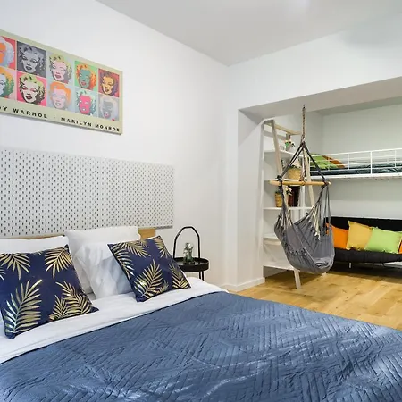 Daire Lumina With Balcony Overlooking The Park