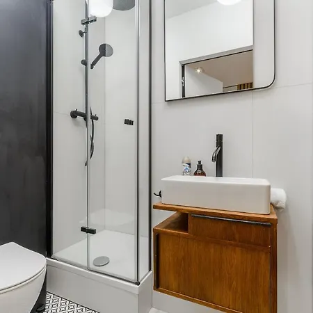 Lumina With Balcony Overlooking The Park