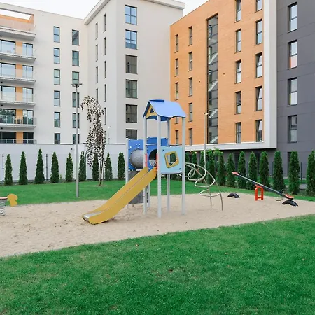 Lumina With Balcony Overlooking The Park * Lodž