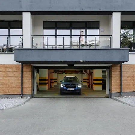 Lumina With Balcony Overlooking The Park Apartment
