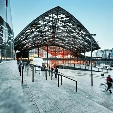 Lumina With Balcony Overlooking The Park *