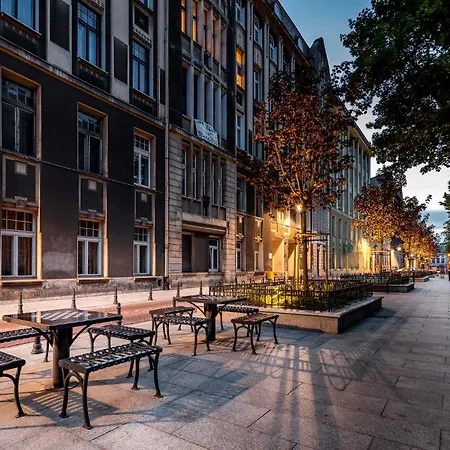 Lumina With Balcony Overlooking The Park Łódź