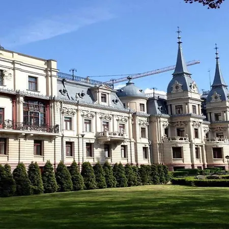Daire Lumina With Balcony Overlooking The Park *