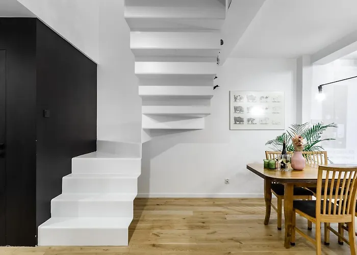 Lumina With Balcony Overlooking The Park דירה לודז'