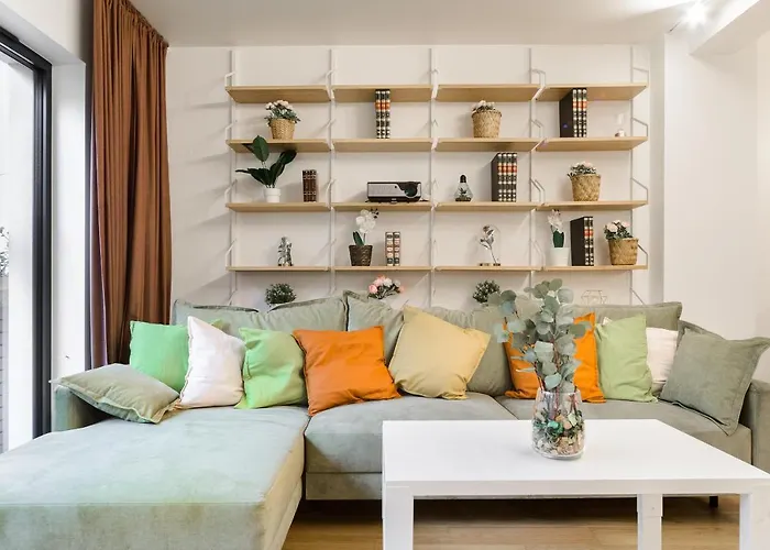 Lumina With Balcony Overlooking The Park *