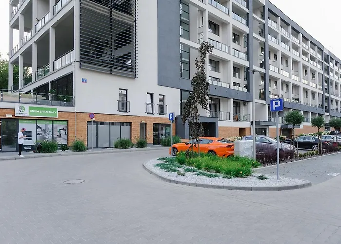 Lumina With Balcony Overlooking The Park Łódź