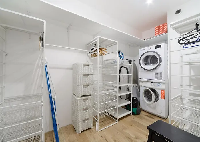 Lumina With Balcony Overlooking The Park דירה לודז'