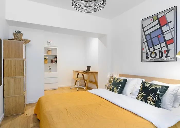 Lumina With Balcony Overlooking The Park דירה לודז'