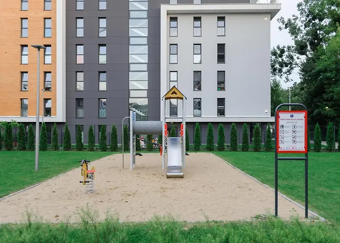 Lumina With Balcony Overlooking The Park * Lodž