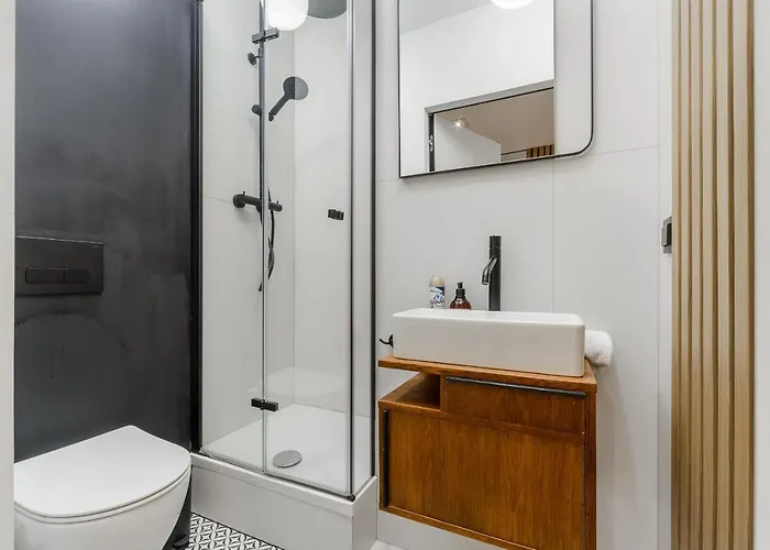 Lumina With Balcony Overlooking The Park