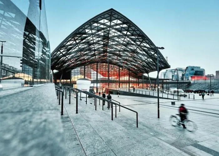 Lumina With Balcony Overlooking The Park *