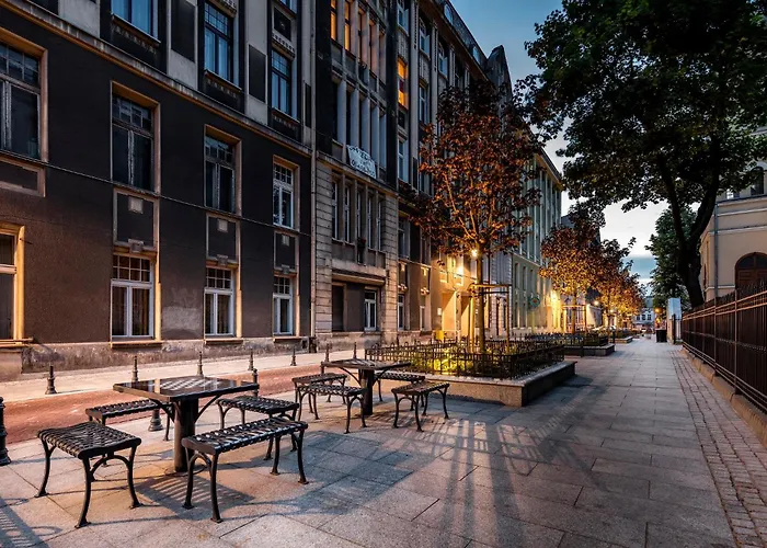 Lumina With Balcony Overlooking The Park Łódź